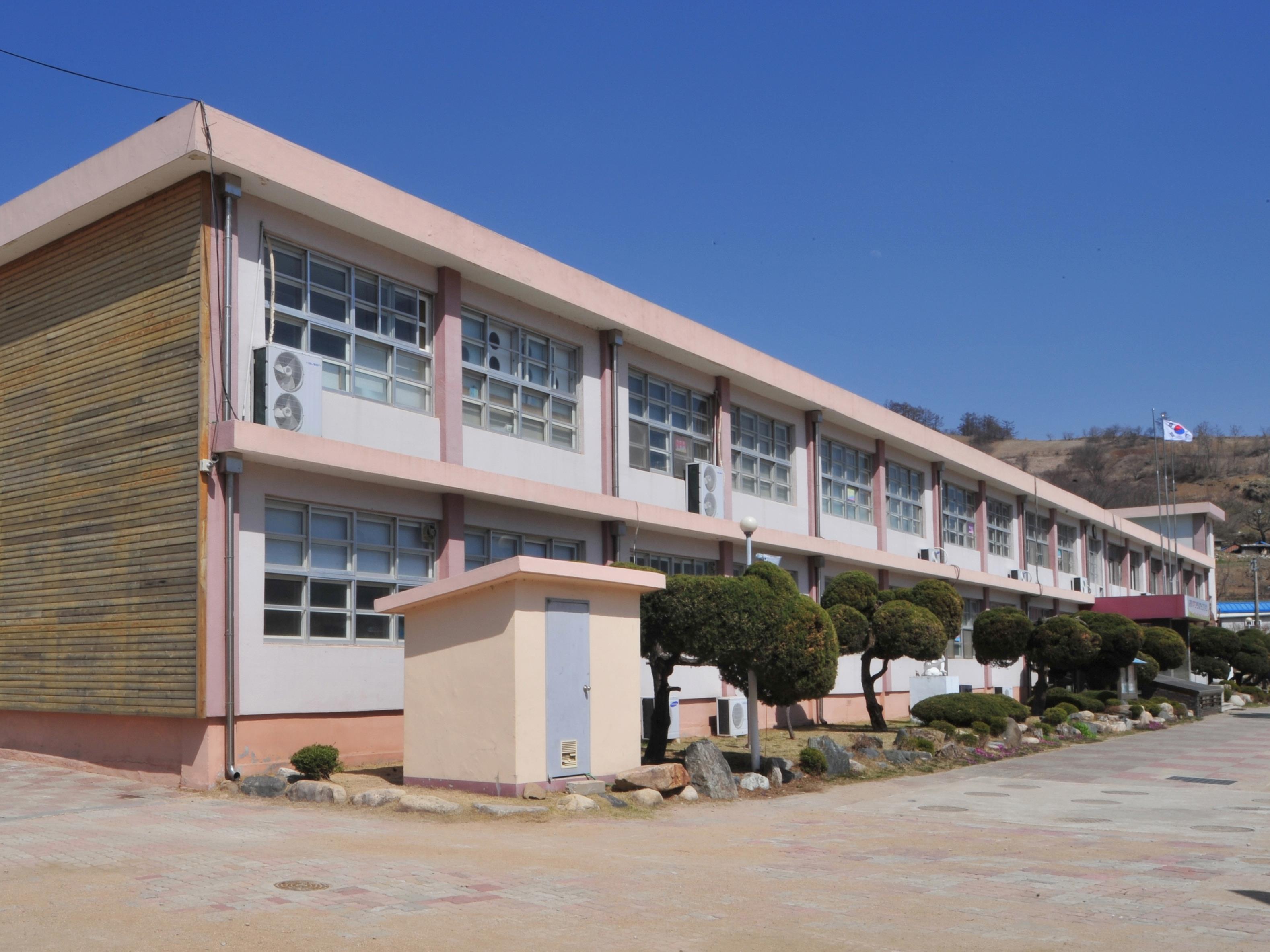 제천덕산초중학교 썸네일 이미지