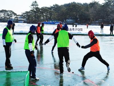 2012년 의림지 동계민속대제전 얼음 축구 대회 썸네일 이미지