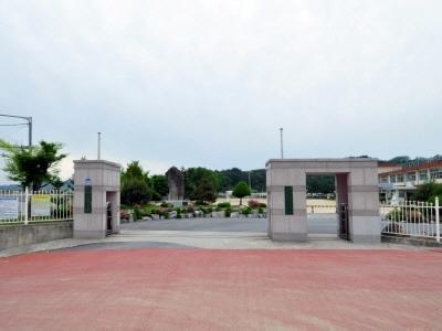 두학초등학교 교문 썸네일 이미지