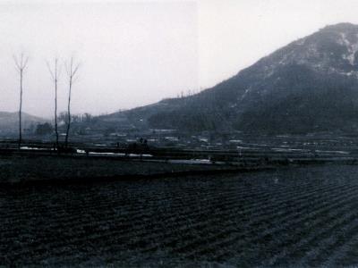 연곡리 고분 전경[1982년 수몰전] 썸네일 이미지